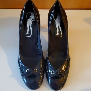 Black patent leather pumps